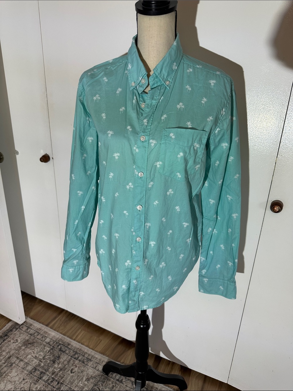 American Eagle Outfitters Teal Button-Down with White Palm Print